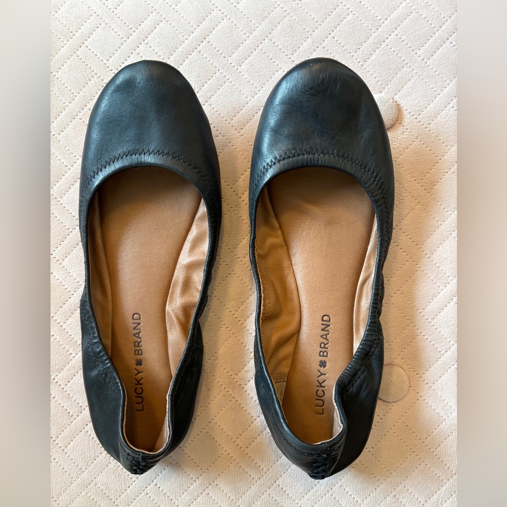 Lucky Brand black leather flat slip on shoes - size 8M